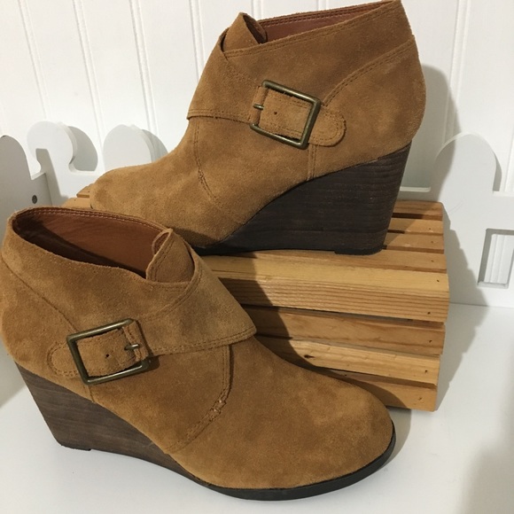 Lucky Brand Shoes - Lucky Brand camel leather ankle booties size 7